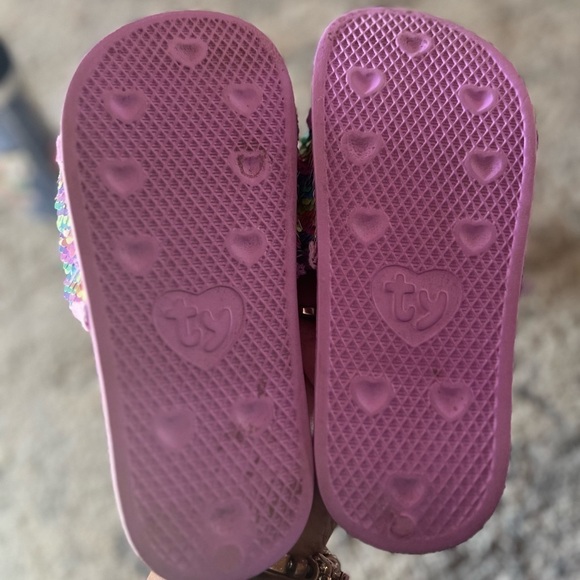 Little girl size 1-3 Ty Colorful Bear slip on shoes, great condition - Picture 6 of 6